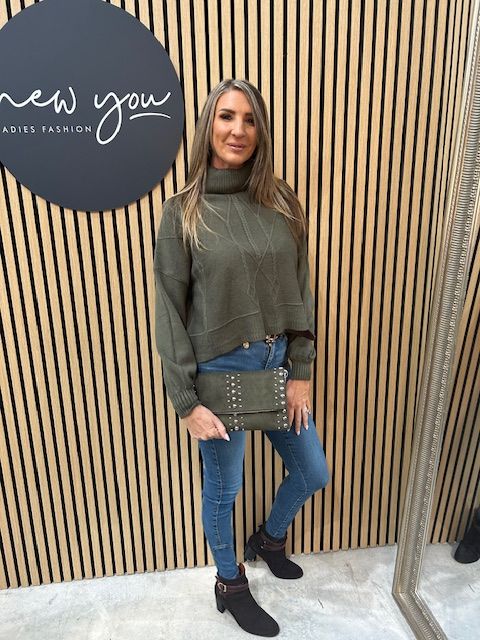 Ava Khaki