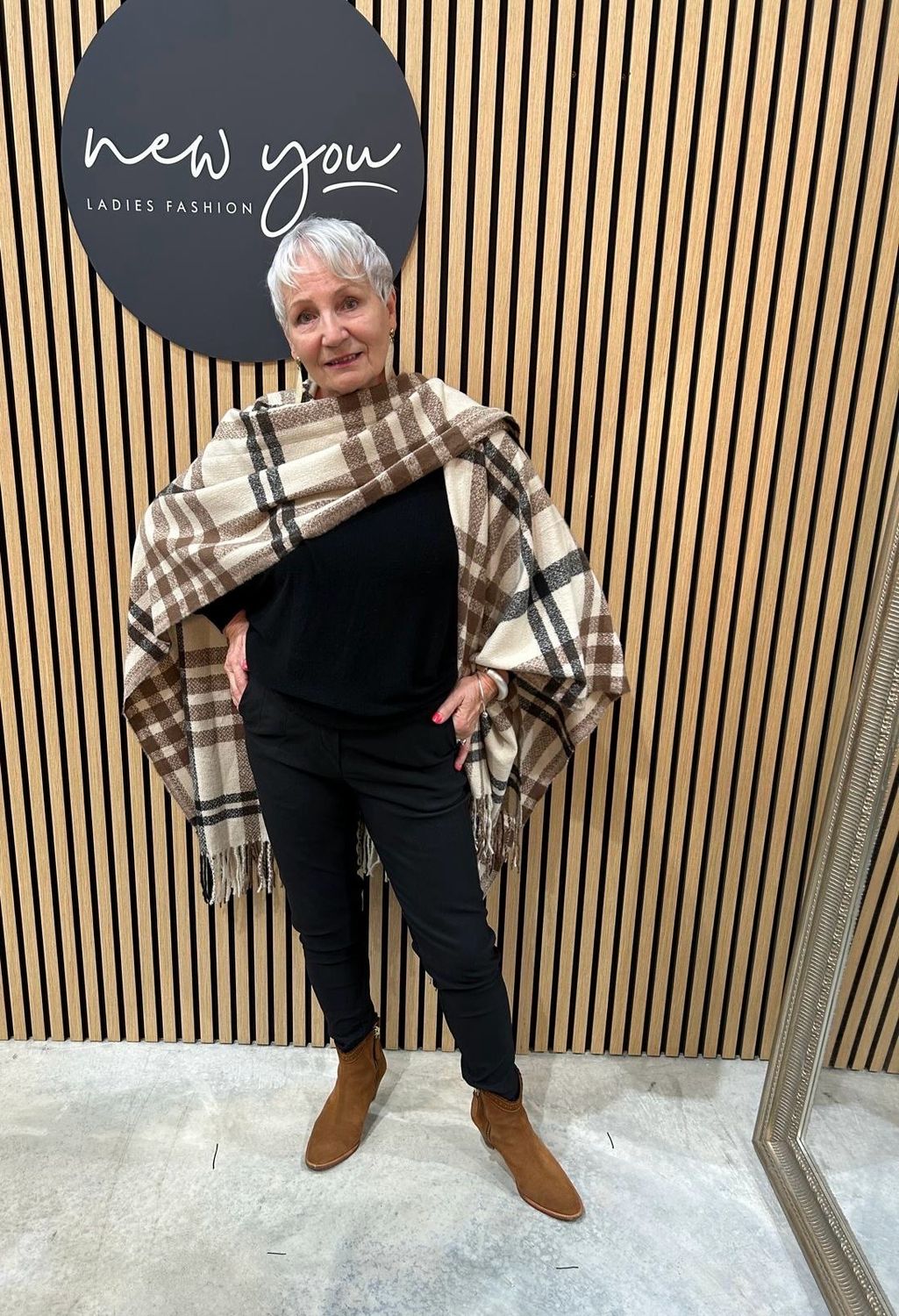 Checked Poncho Beige / Cream