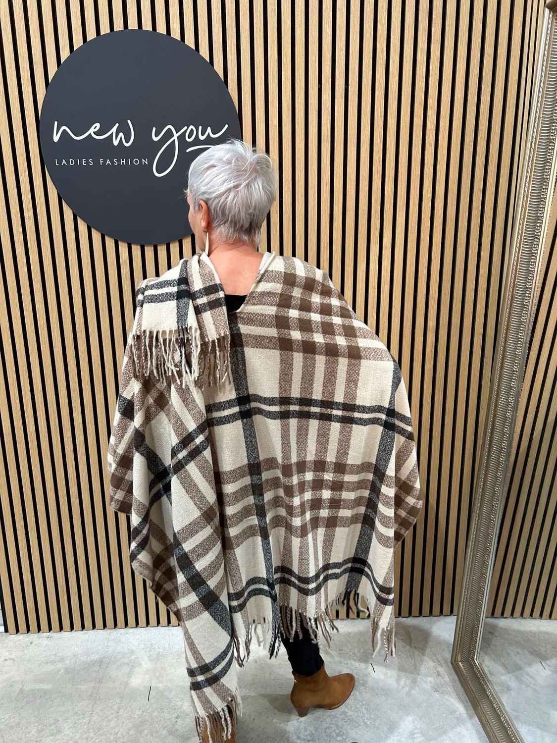 Checked Poncho Beige / Cream