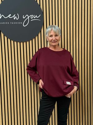 Charlie - Relaxed Pocket Detail Jumper - Burgundy