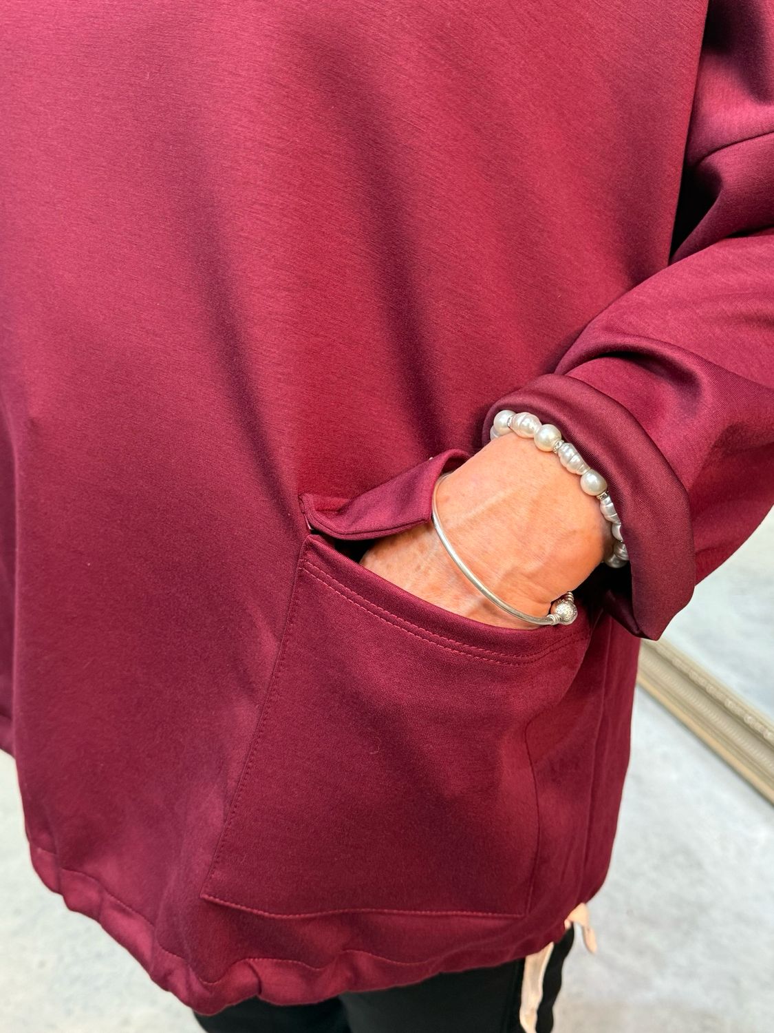 Charlie - Relaxed Pocket Detail Jumper - Burgundy