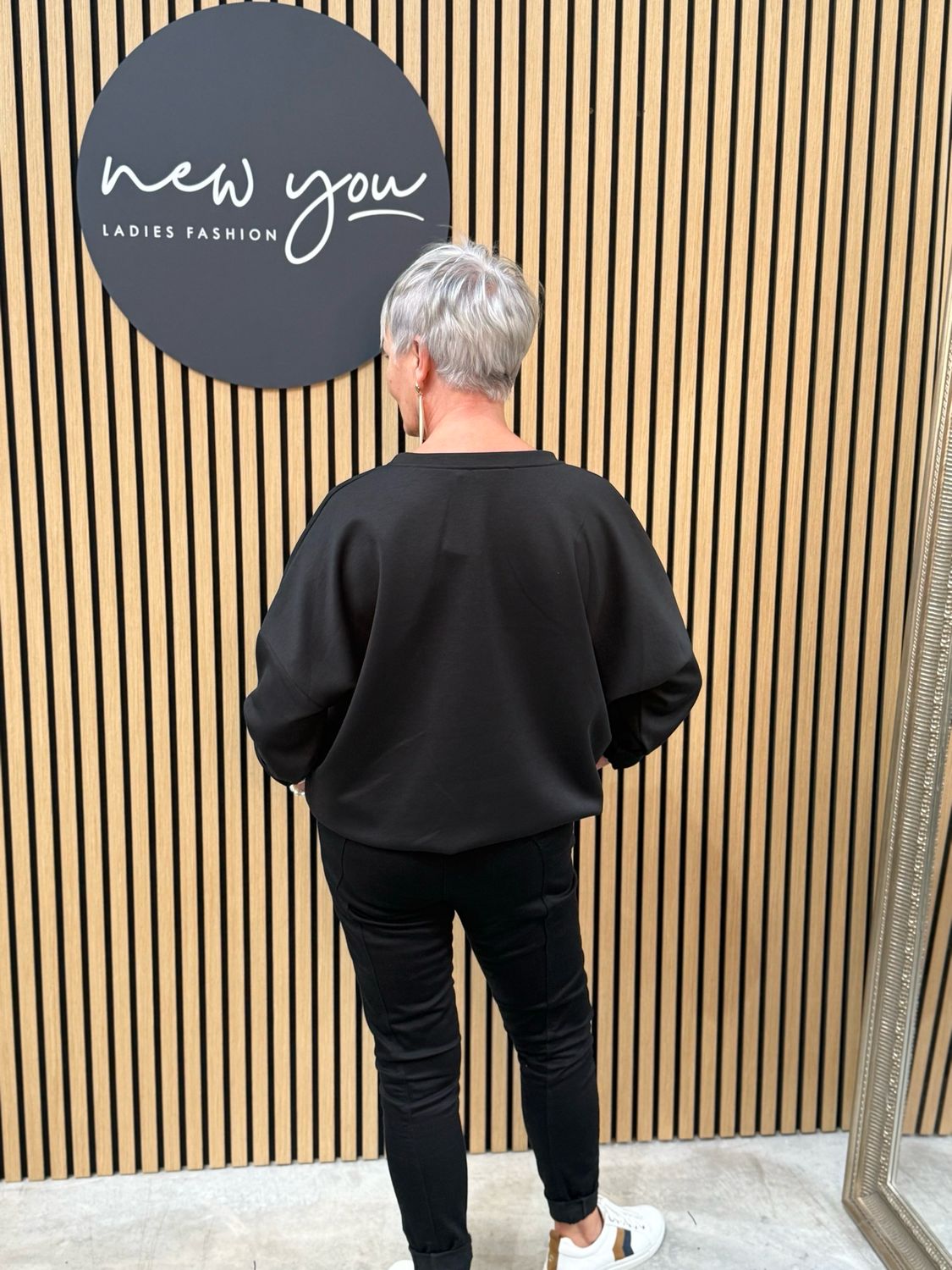 Charlie - Relaxed Pocket Detail Jumper - Black