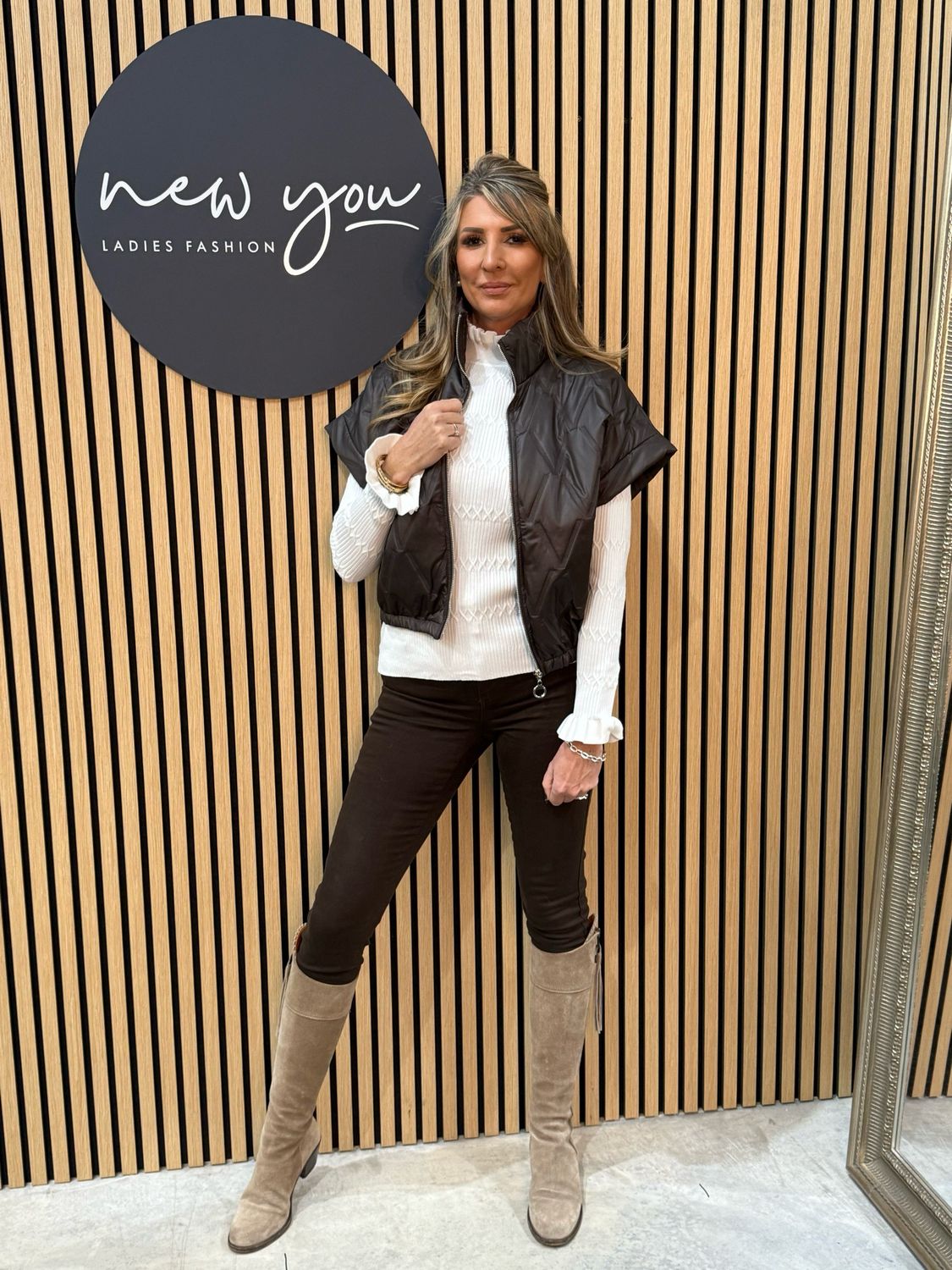Quilted Short Sleeve Puffer Jacket - Brown