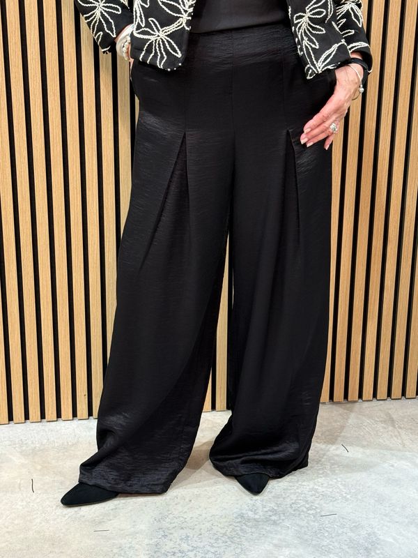 Wide Leg Pleated Trousers - Metallic Black