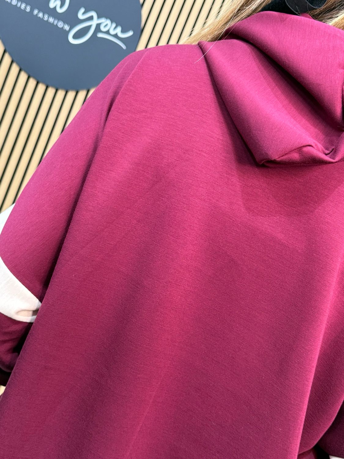 Contrast Trim Hooded Jumper - Burgundy