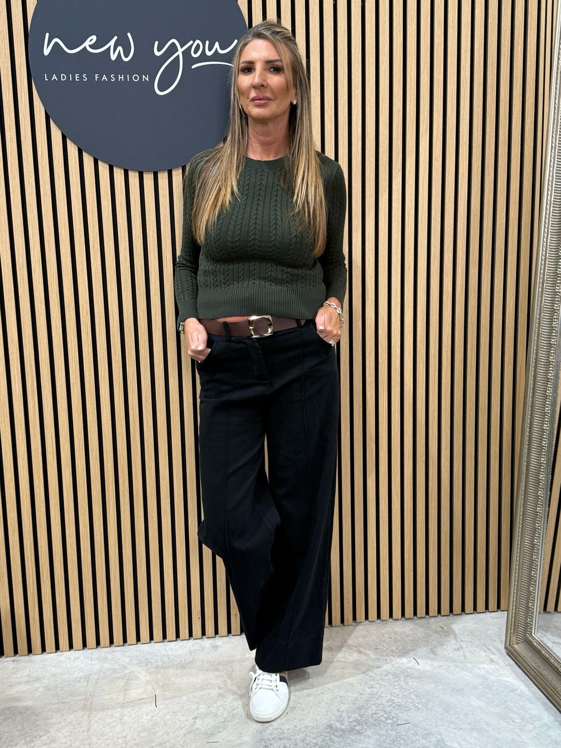 Mid Rise - Wide Leg Jeans - Black