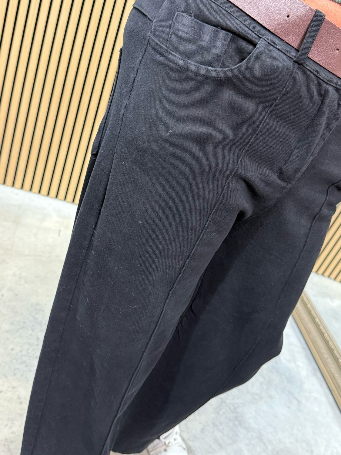 Mid Rise - Wide Leg Jeans - Black