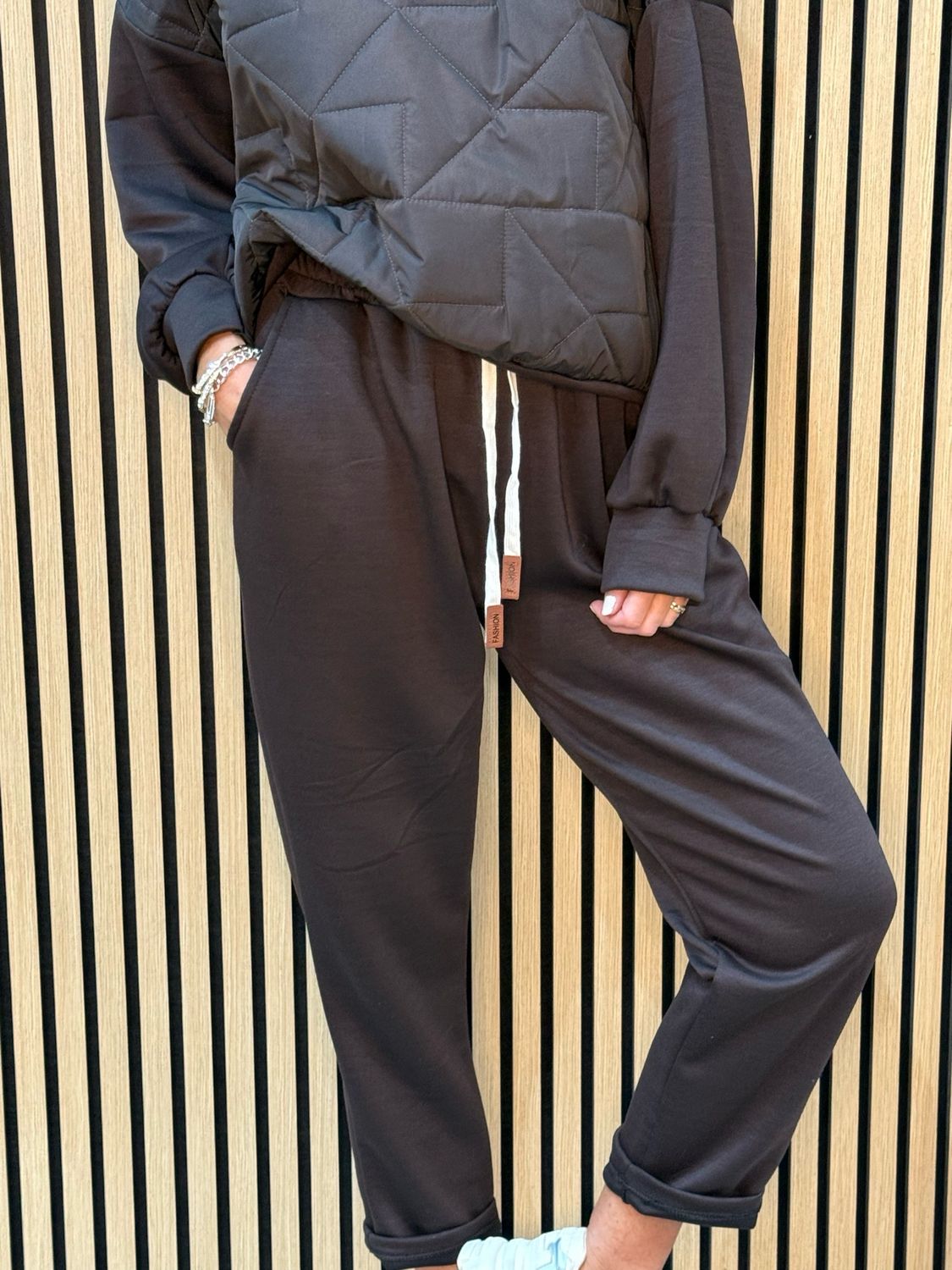 Brooch Quilted Lounge Set - Brown