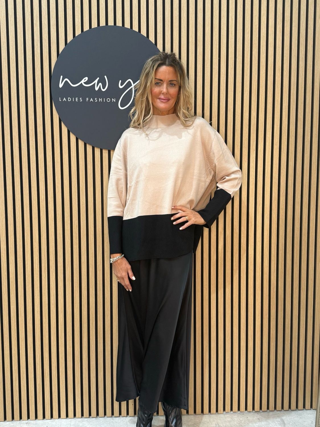 Nora - Relaxed Fit Knit Jumper - Beige/Black