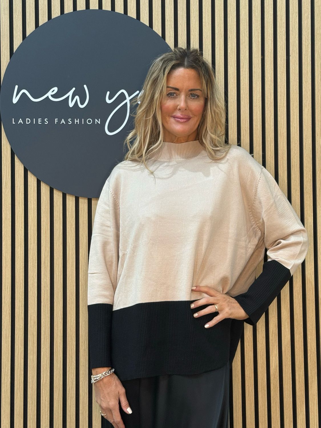 Nora - Relaxed Fit Knit Jumper - Beige/Black