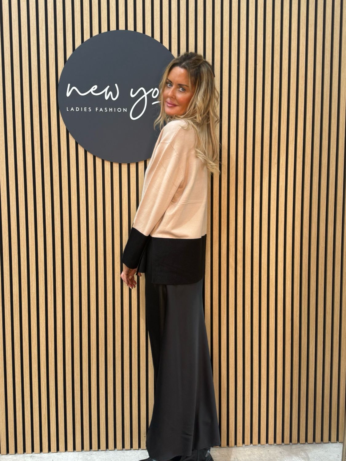 Nora - Relaxed Fit Knit Jumper - Beige/Black