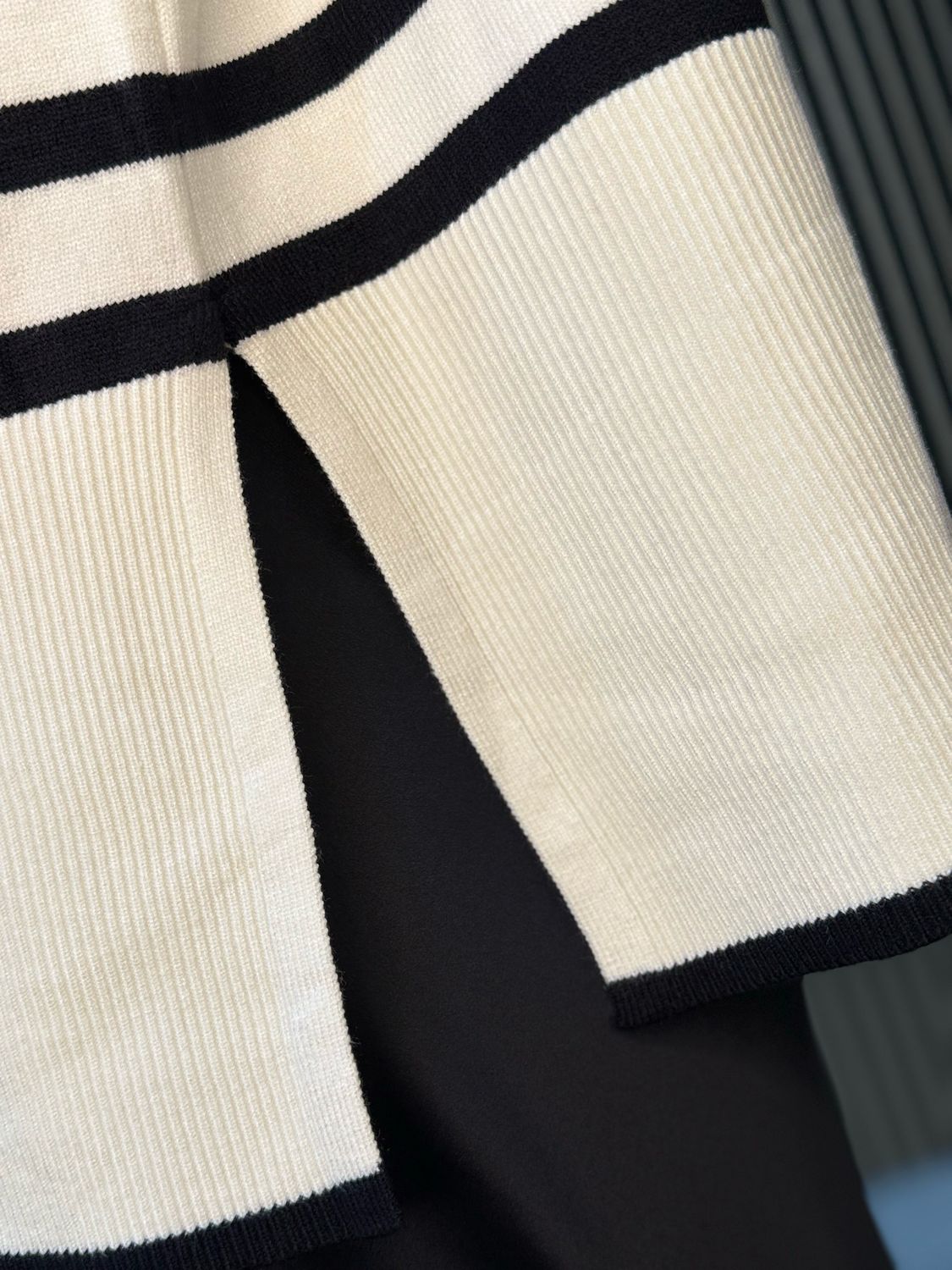 Nora - Relaxed Fit Knit Jumper - White/Black