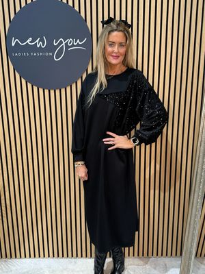 Sequin Star Midi Dress - Black / Black