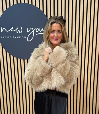 Plush Faux Fur Cropped Jacket - Beige