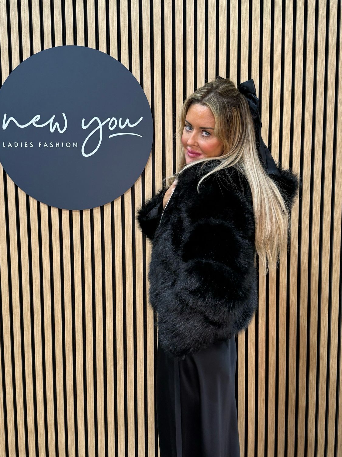 Plush Faux Fur Cropped Jacket - Black