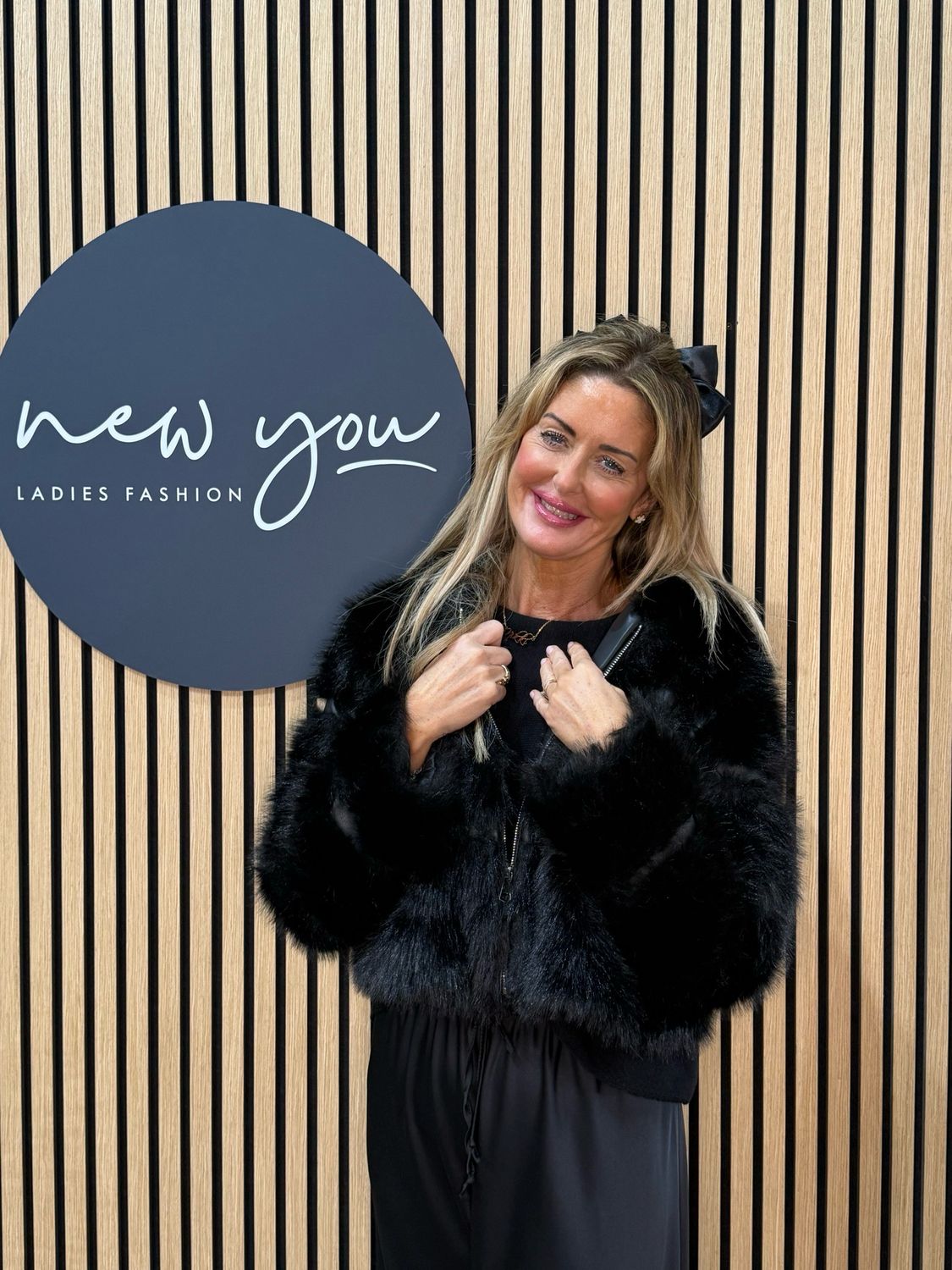 Plush Faux Fur Cropped Jacket - Black