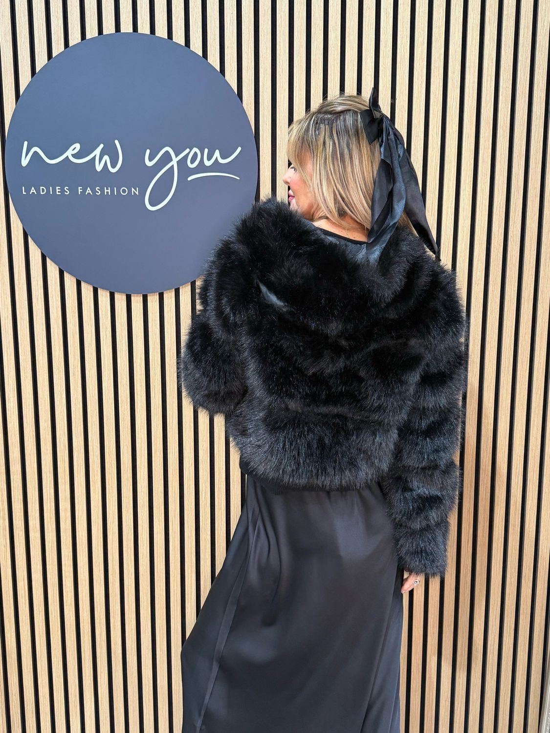 Plush Faux Fur Cropped Jacket - Black