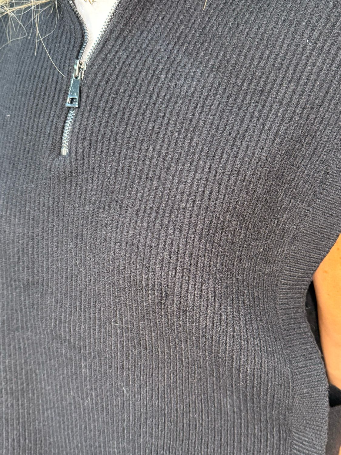 Ribbed Neck - Zip Gilet - Black