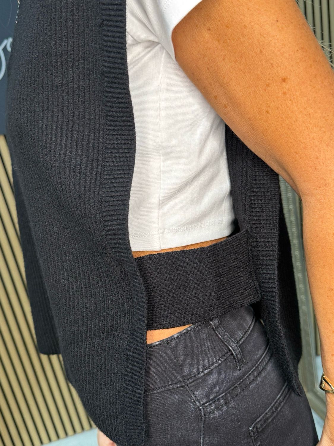 Ribbed Neck - Zip Gilet - Black