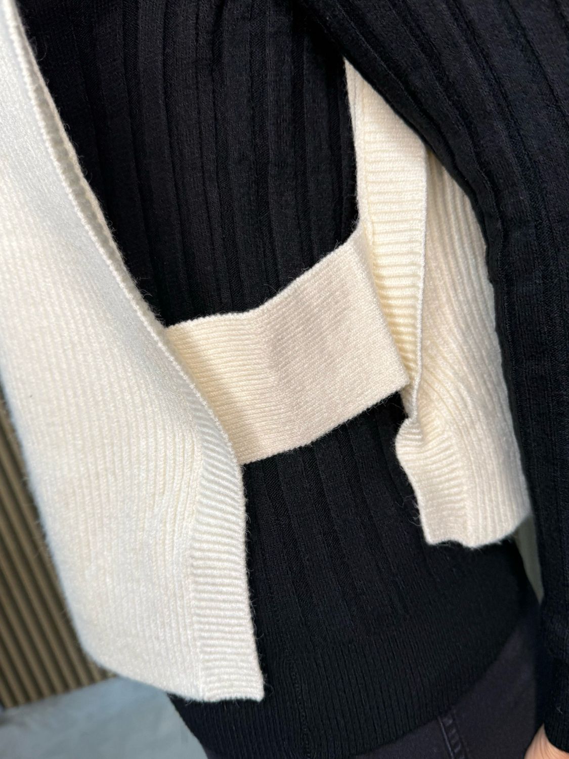 Ribbed Neck - Zip Gilet- Cream