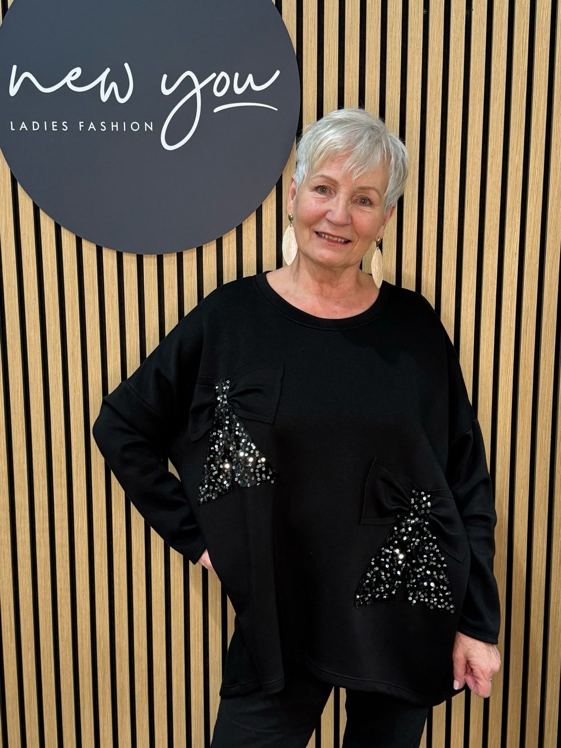 Sequin Bow Detail Jumper- Black