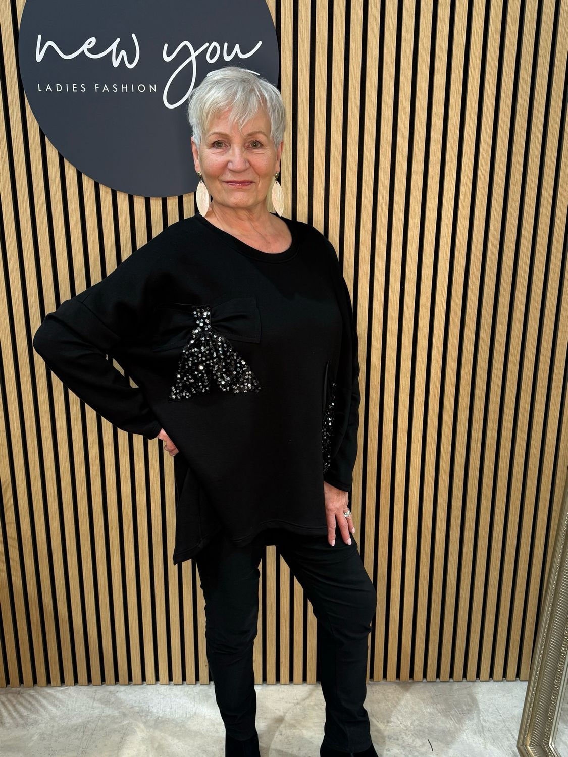 Sequin Bow Detail Jumper- Black