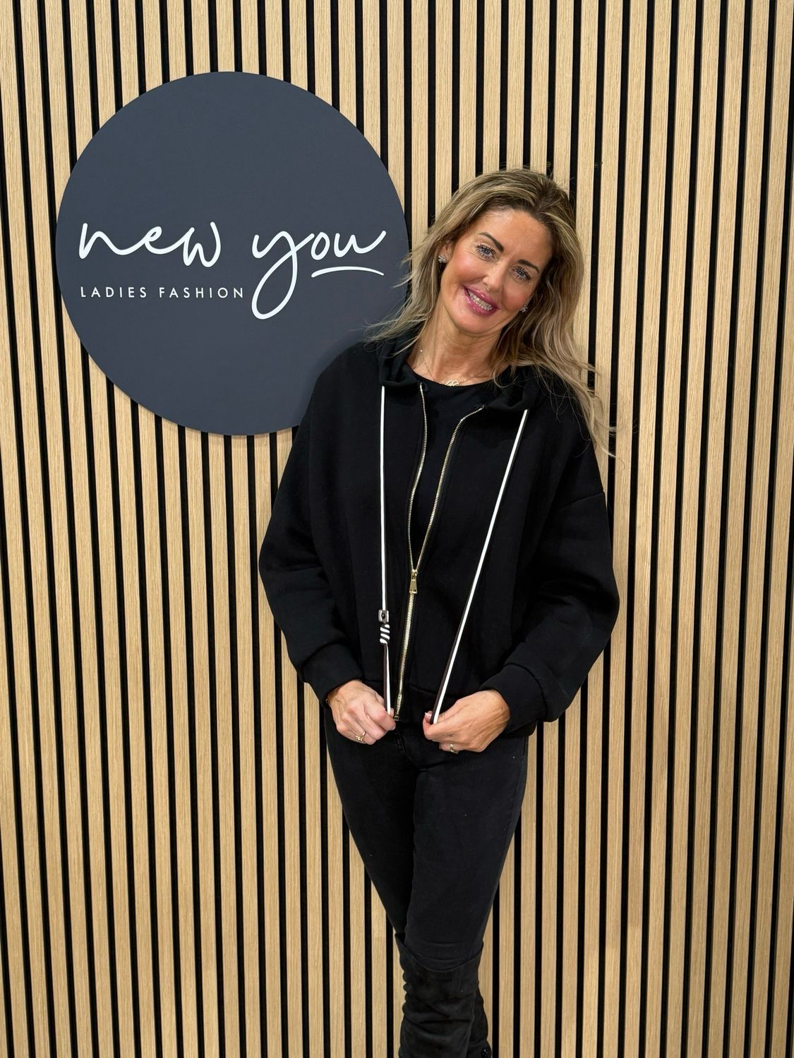 Freya - Zip-up Hoodie - Black