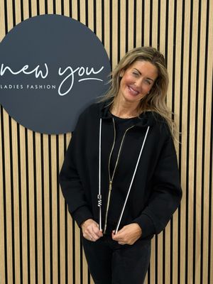 Freya - Zip-up Hoodie - Black