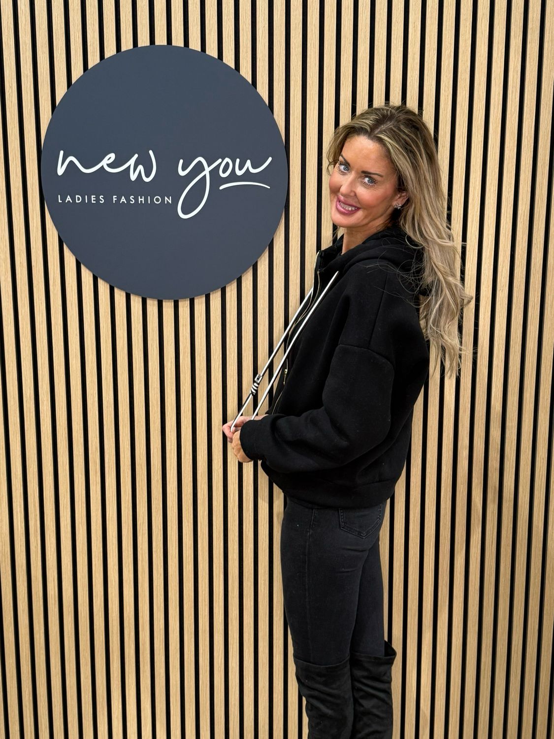 Freya - Zip-up Hoodie - Black