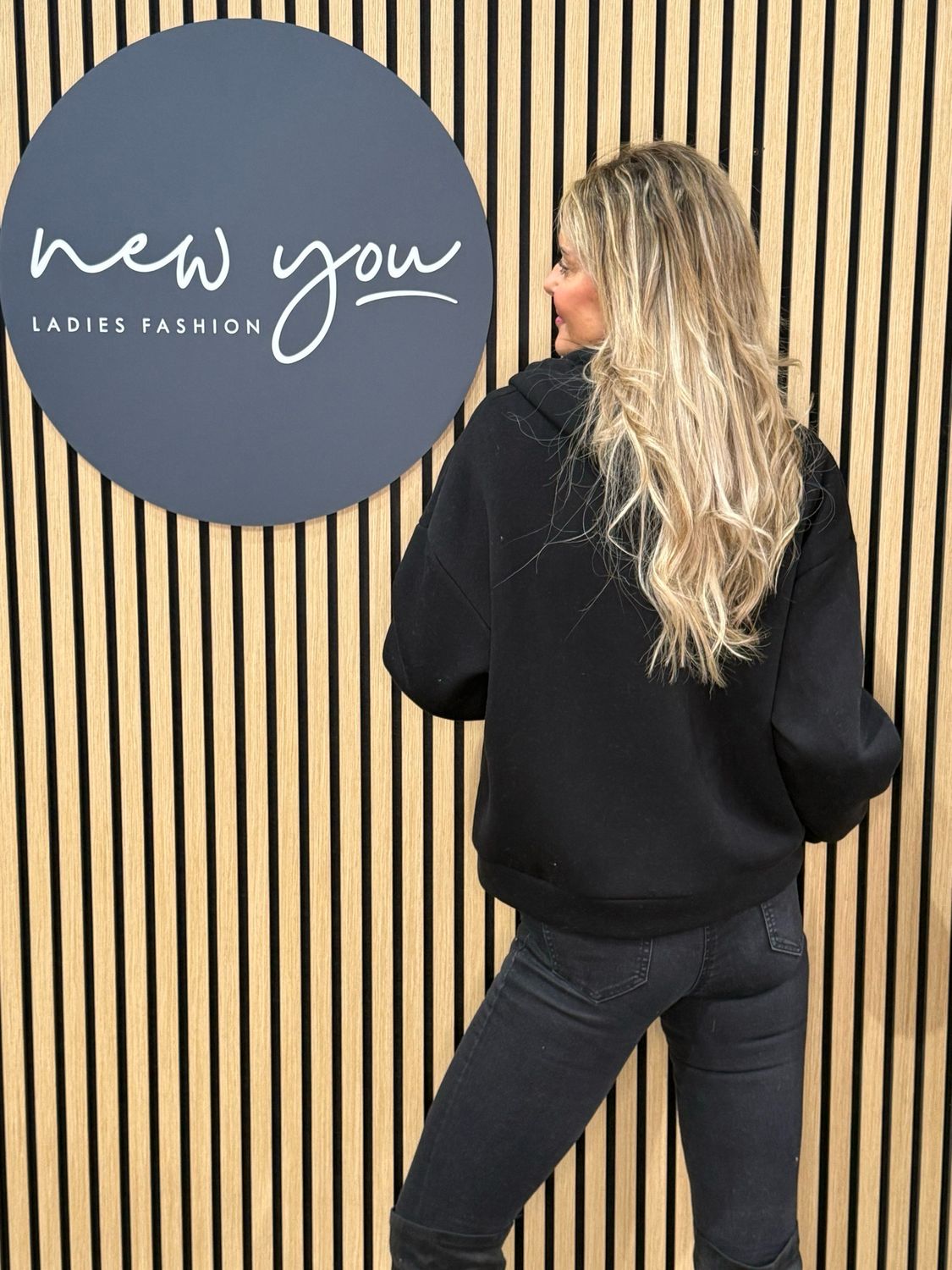 Freya - Zip-up Hoodie - Black