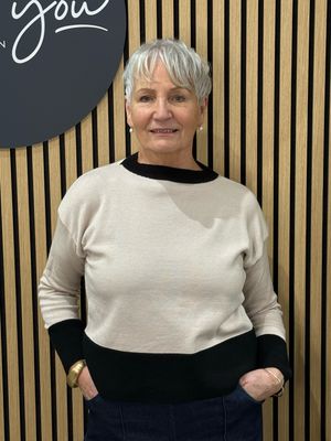 Contrast Trim Colour Block Jumper - Cream/Black