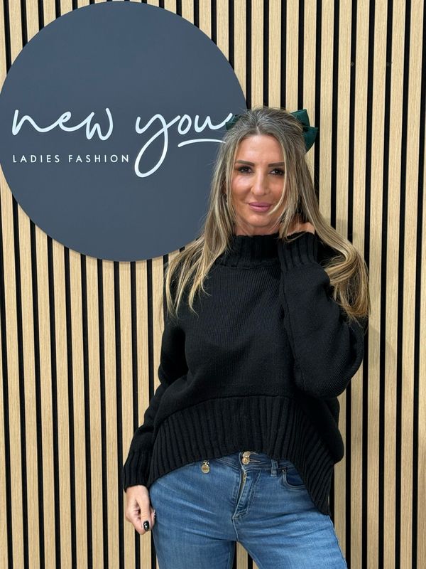 Asymmetric Ribbed Hem Jumper - Black