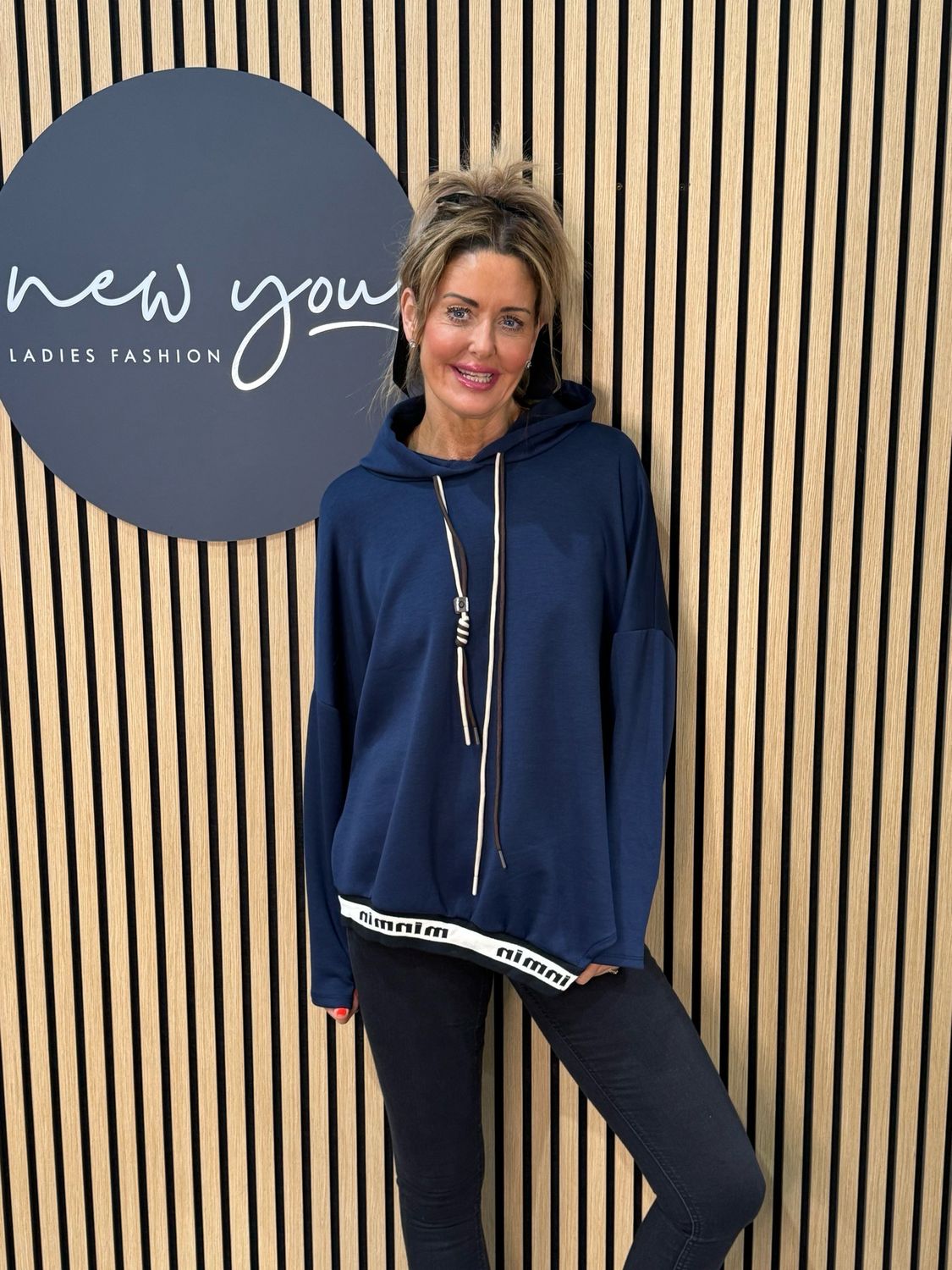 Relaxed Hooded Jumper With Contrast Hem - Navy