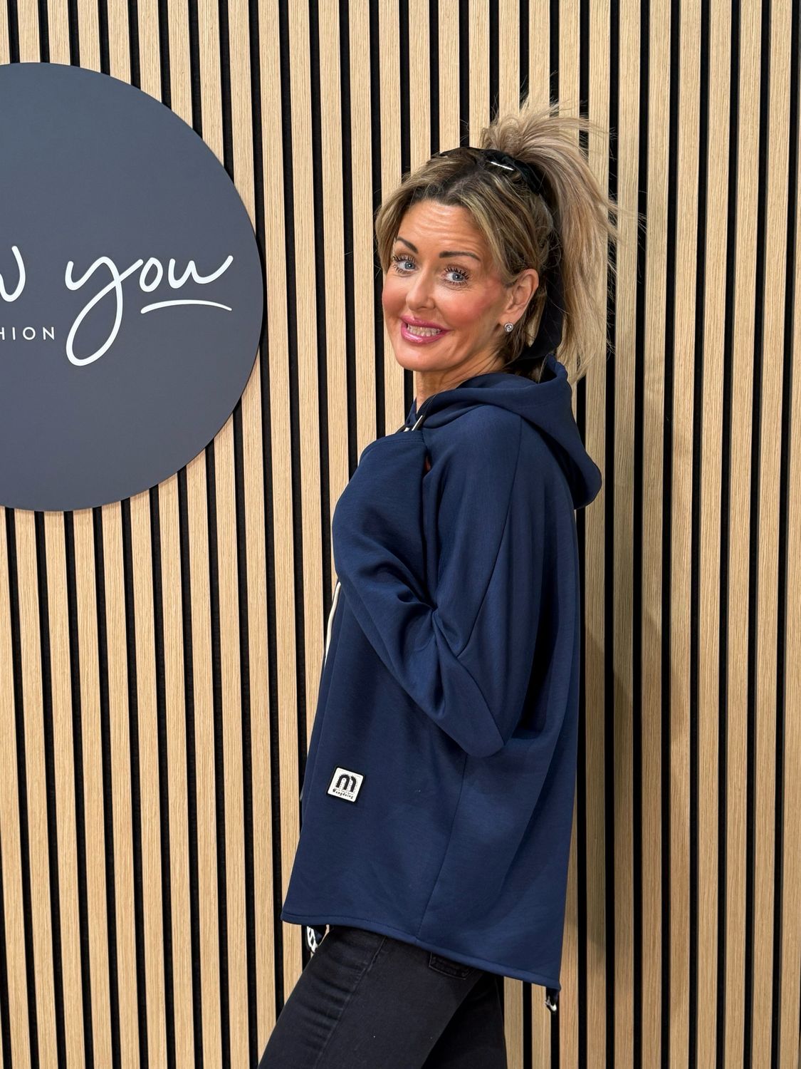 Relaxed Hooded Jumper With Contrast Hem - Navy