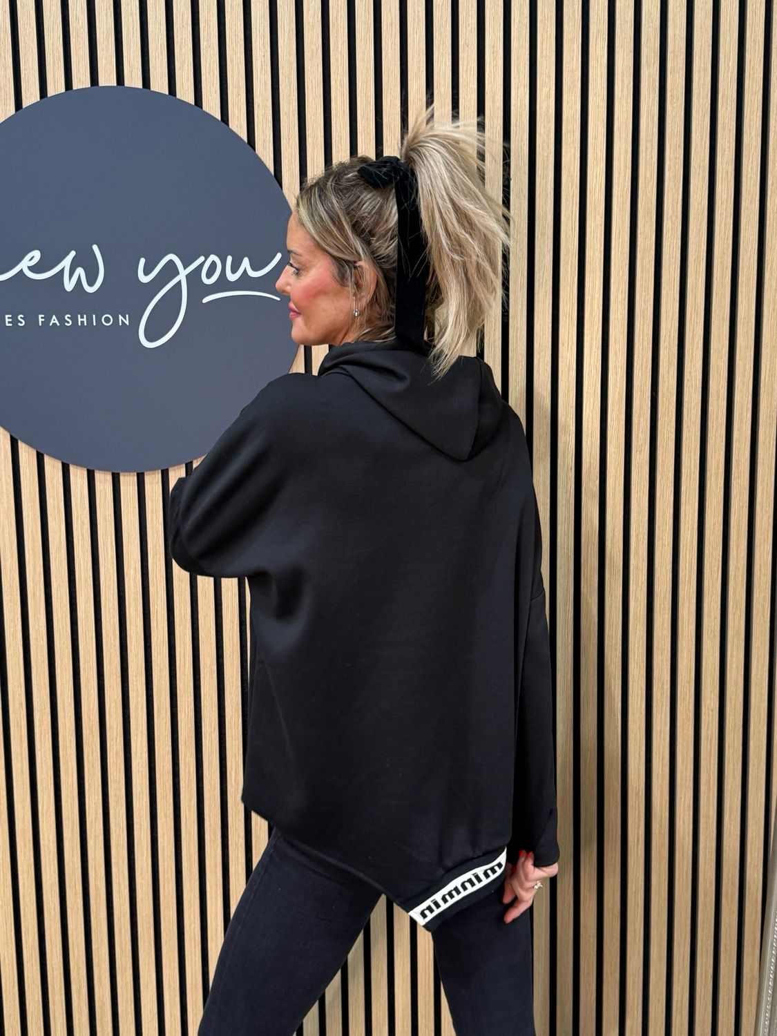 Relaxed Hooded Jumper With Contrast Hem - Black