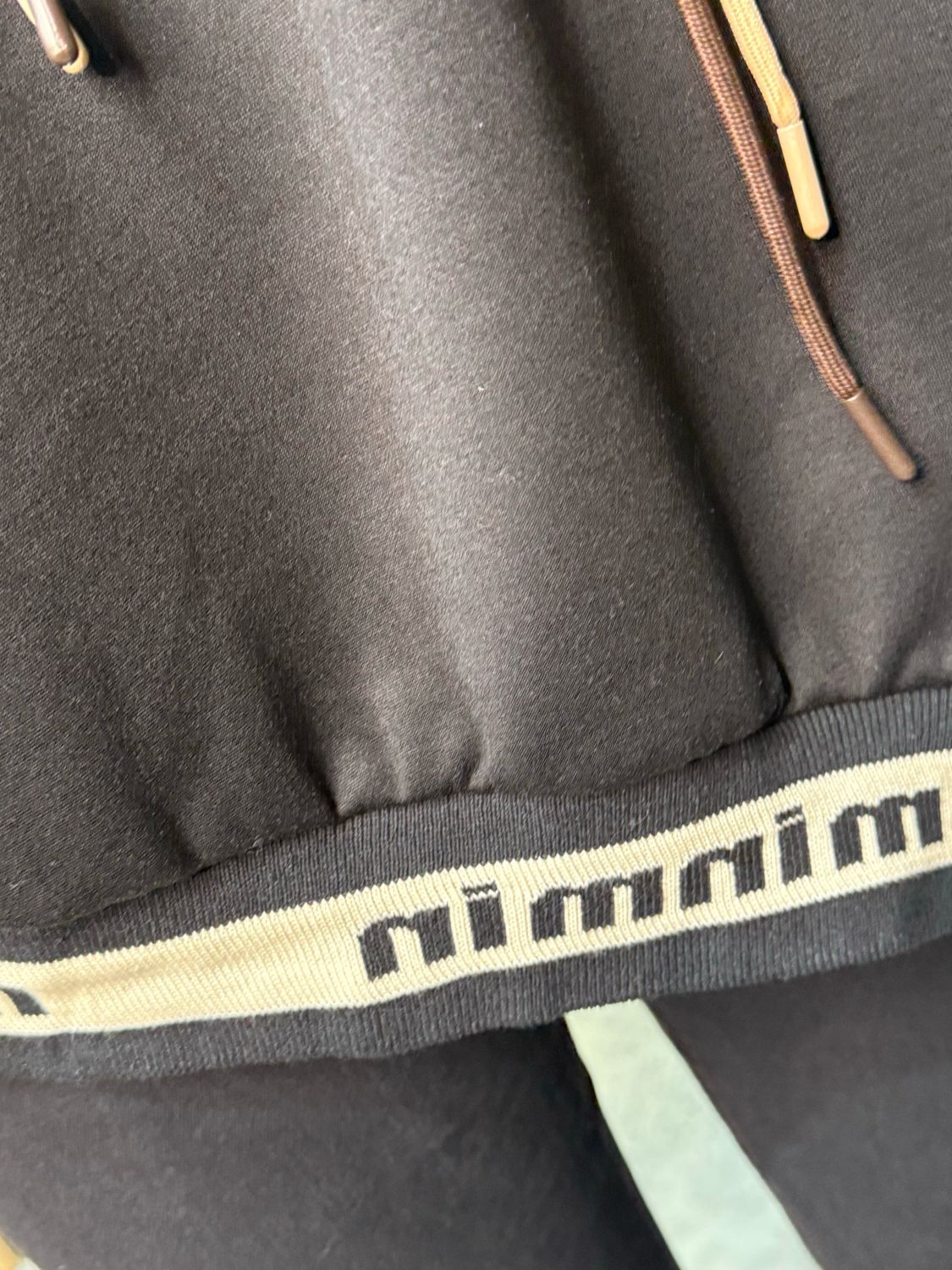 Relaxed Hooded Jumper With Contrast Hem - Black