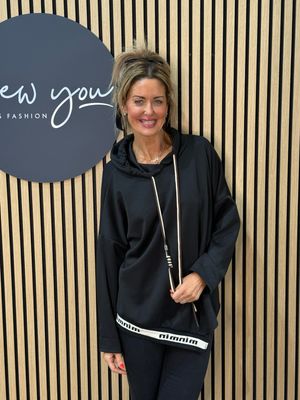 Relaxed Hooded Jumper With Contrast Hem - Black