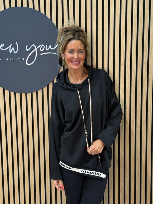 Relaxed Hooded Jumper With Contrast Hem - Black
