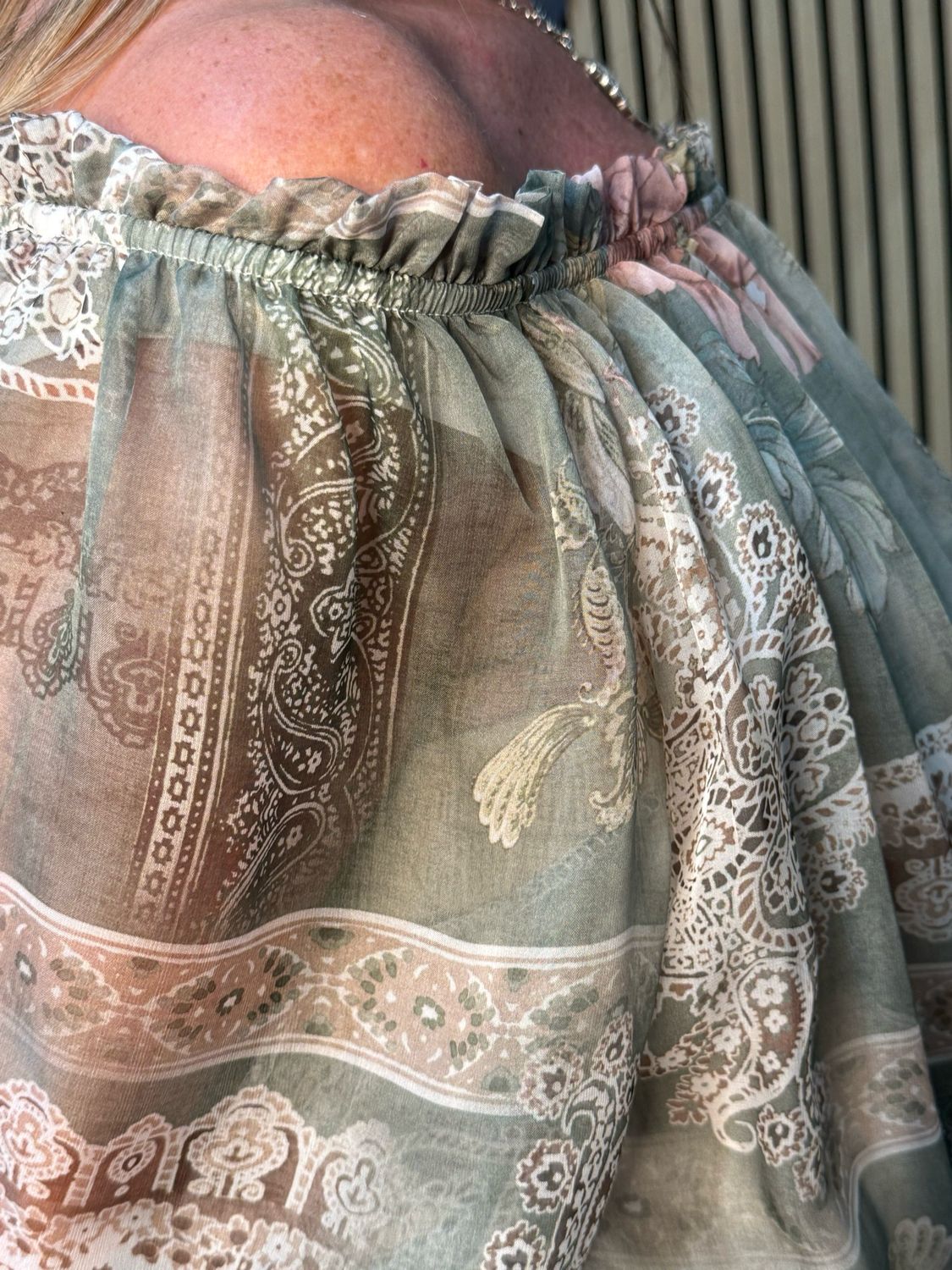 Floral - Off Shoulder Blouse - Khaki