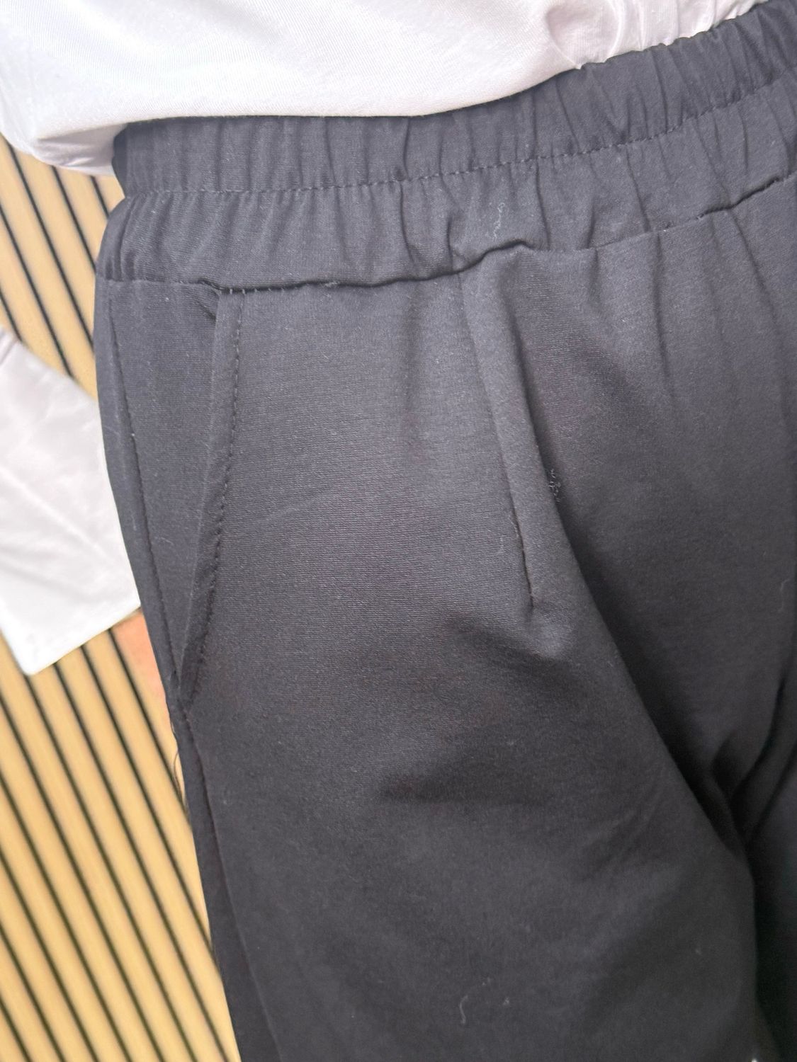 Elasticated Waist Cropped Trousers - Black