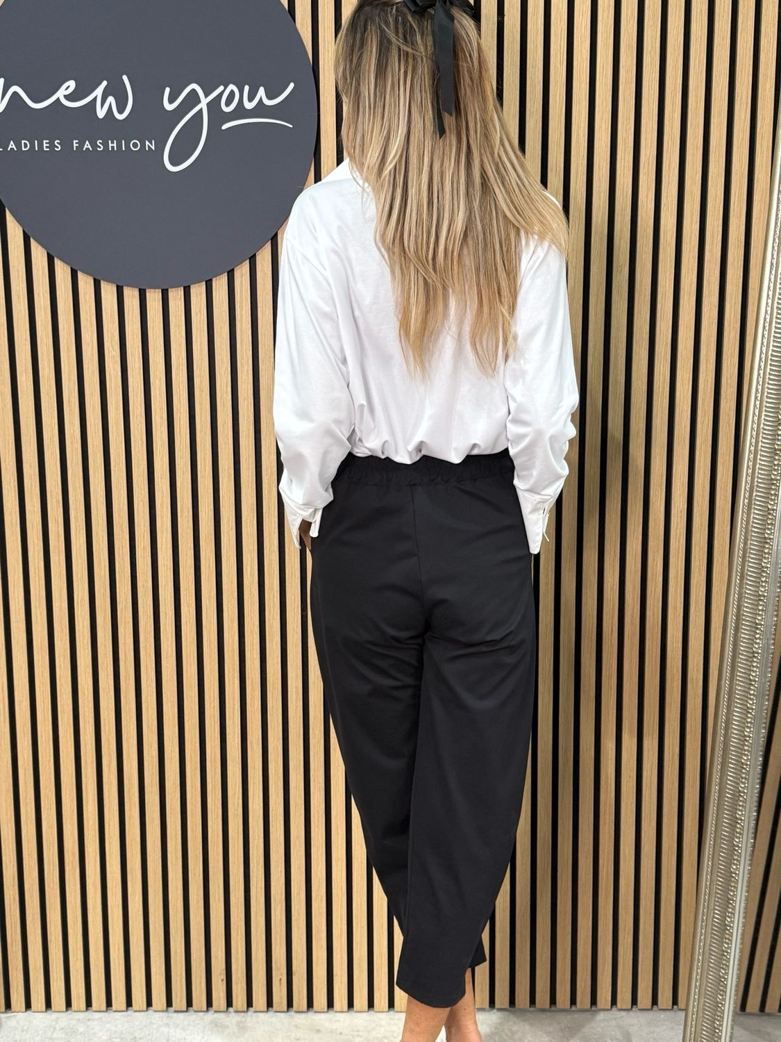 Elasticated Waist Cropped Trousers - Black