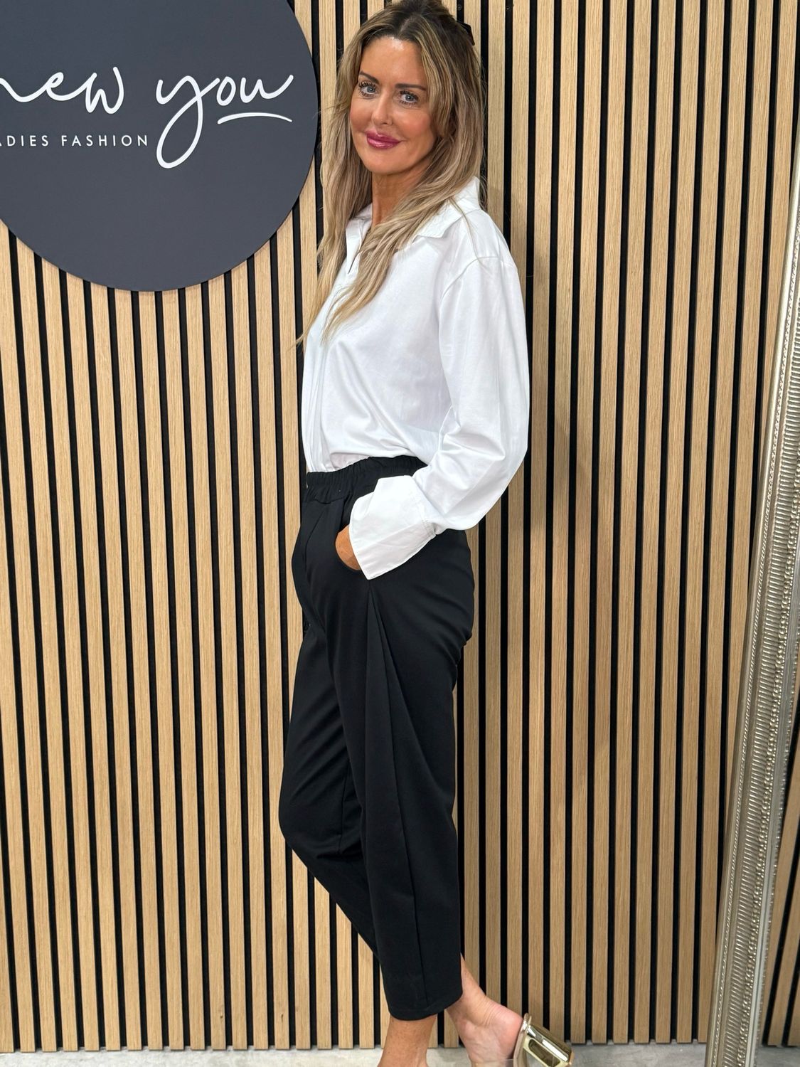 Elasticated Waist Cropped Trousers - Black