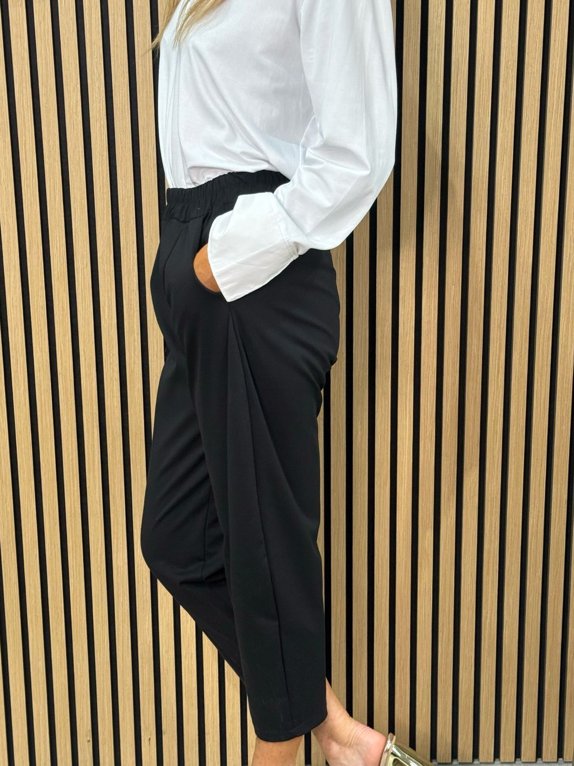 Elasticated Waist Cropped Trousers - Black