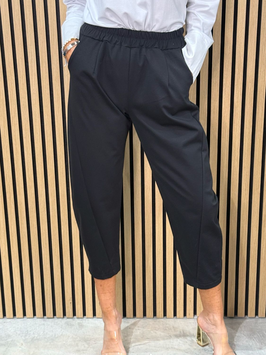 Elasticated Waist Cropped Trousers - Black