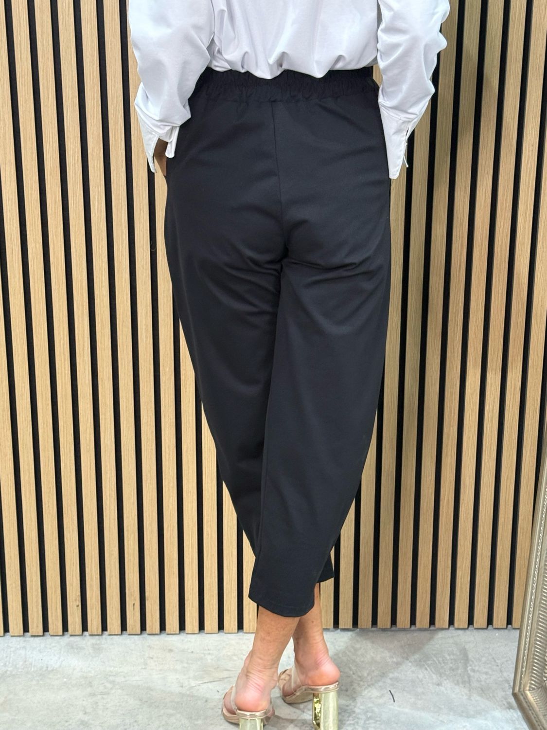 Elasticated Waist Cropped Trousers - Black