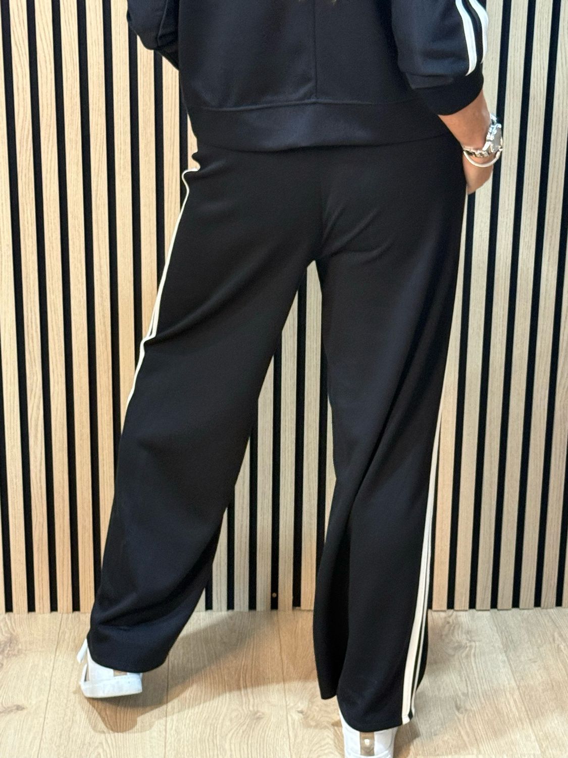 Relaxed - Stripe Detail Co-Ord Set - Black