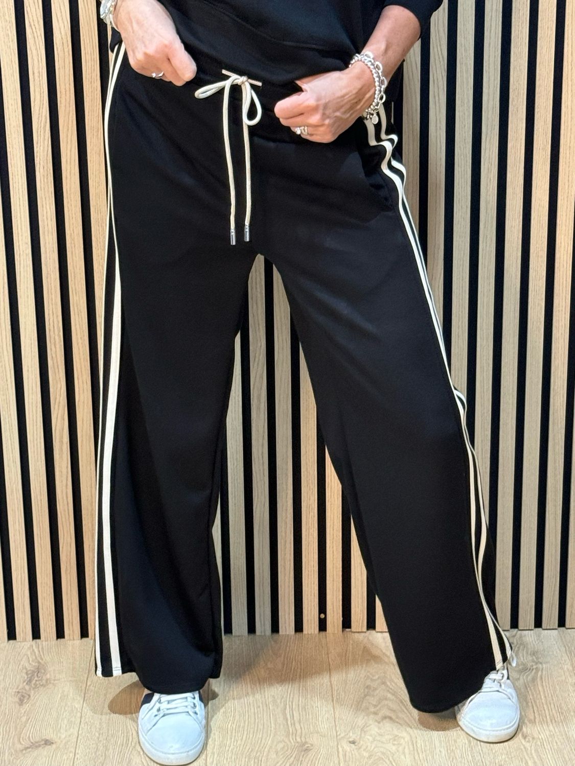 Relaxed - Stripe Detail Co-Ord Set - Black