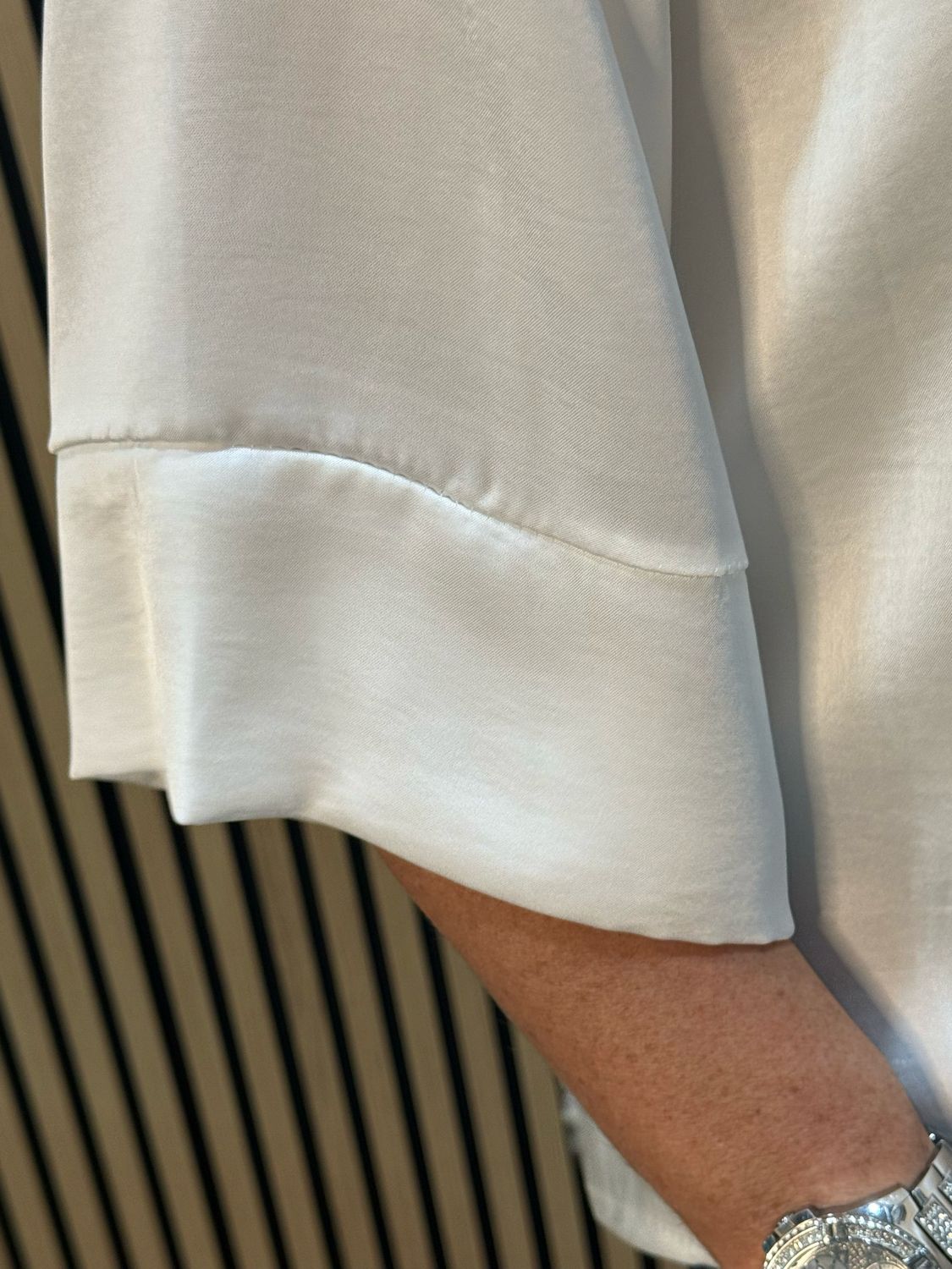 Chic V-neck Top - White