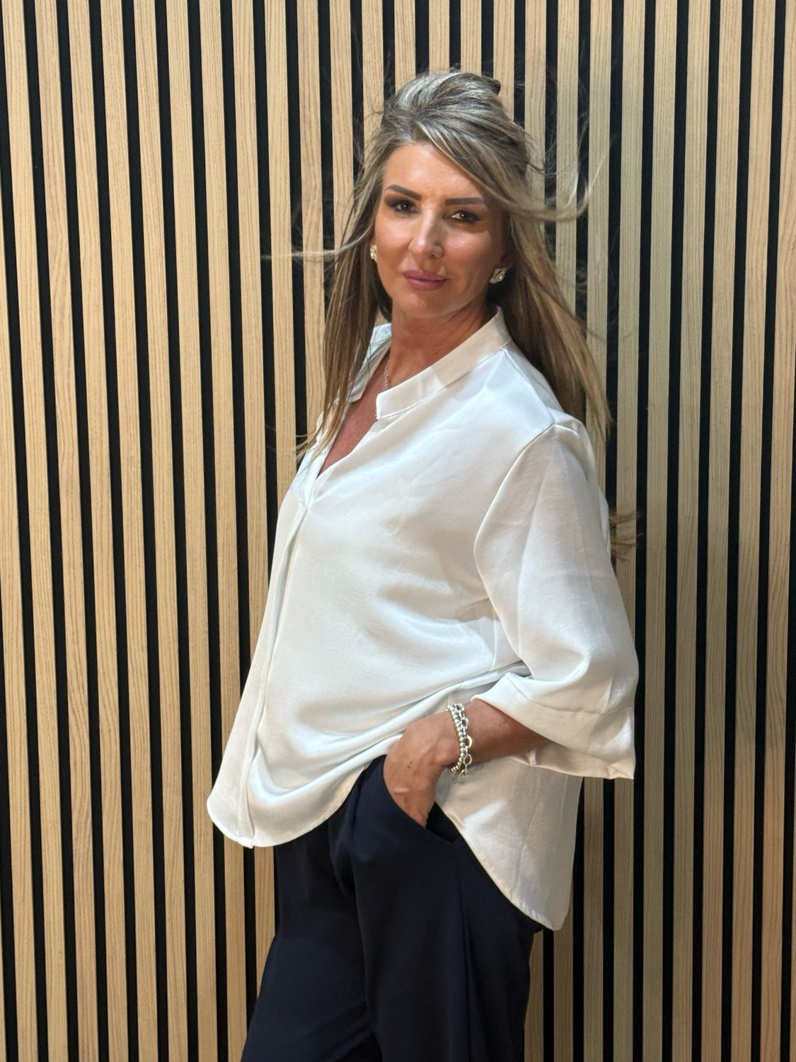 Chic V-neck Top - White