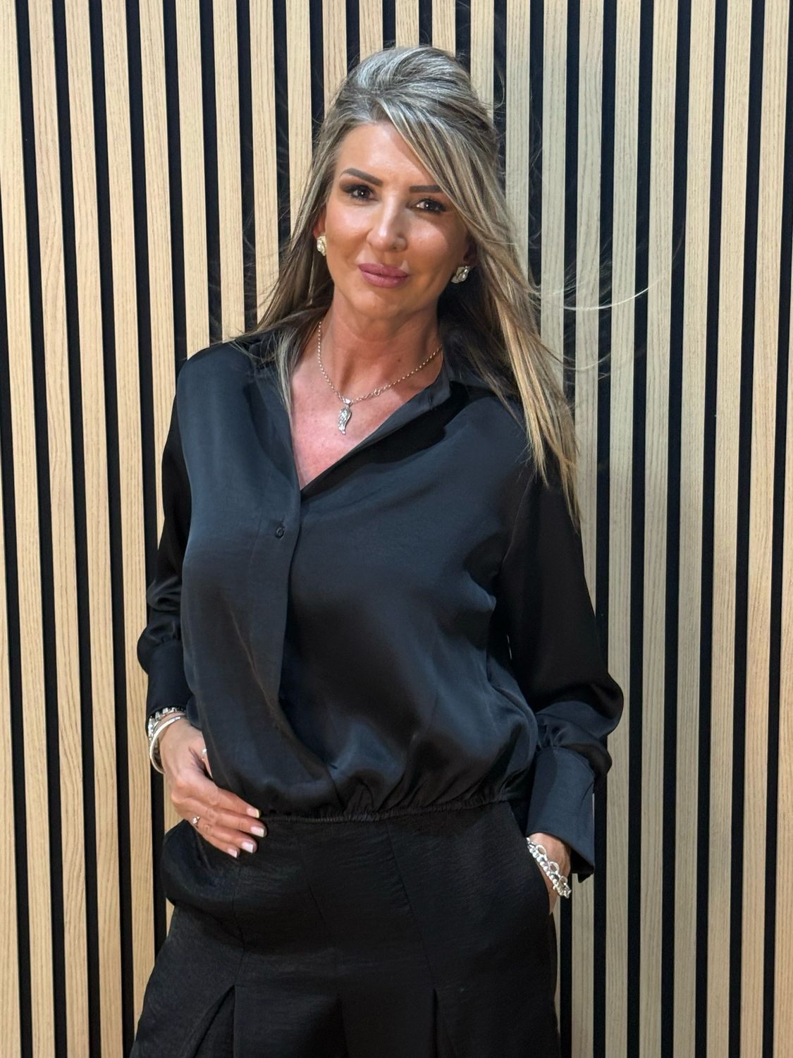 Elastic Hem Button Shirt - Black